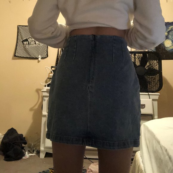 Brandy Melville Jean Skirt (RARE)NWOT - Picture 3 of 4